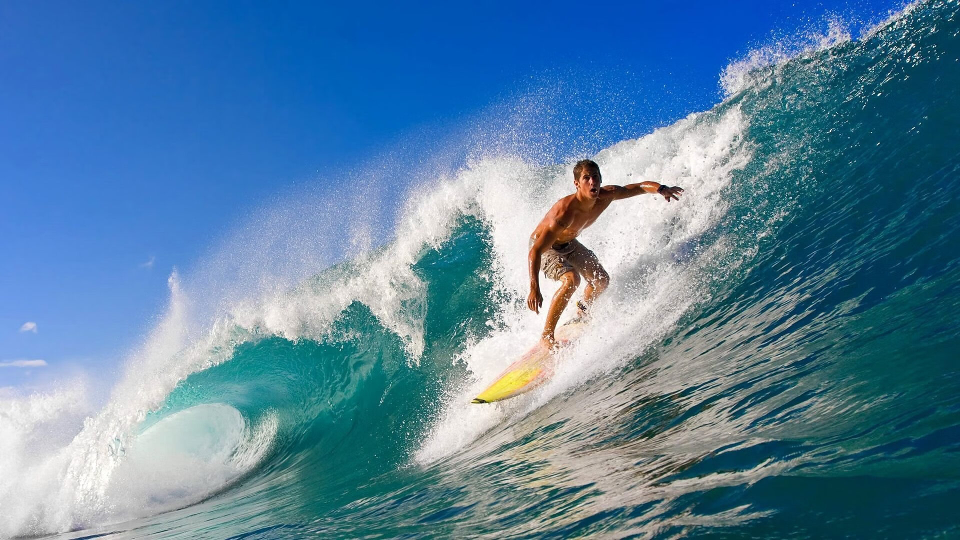 爱游戏娱乐-勇士在最后两分钟狂砍15分，库里连续三次远距离三分帮助球队完成惊天逆转！