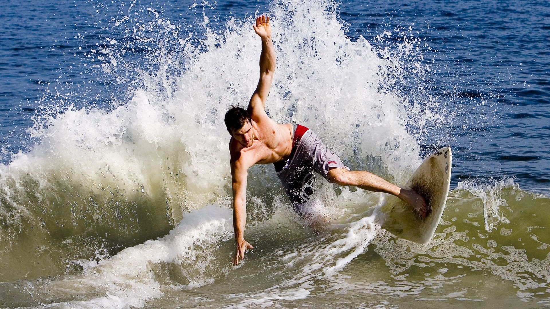 爱游戏电竞全站-摔跤比赛：力量与技巧的巅峰较量，摔跤 比赛