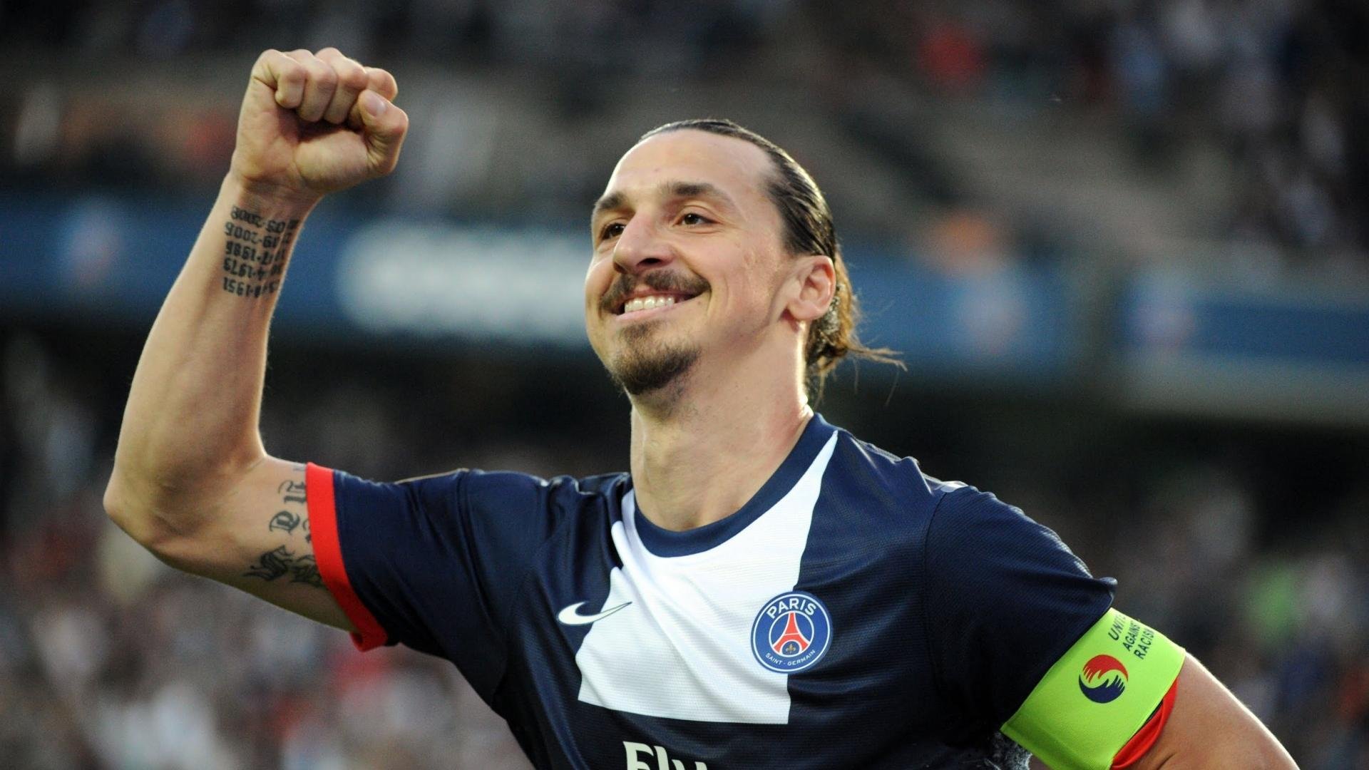 爱游戏体育账号注册-梅西个人助攻破百，带领巴黎稳坐法甲榜首，梅西打入巴黎生涯首球